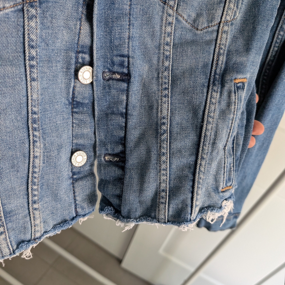 Denim Jean Jacket with Star Design - Picture 3 of 4